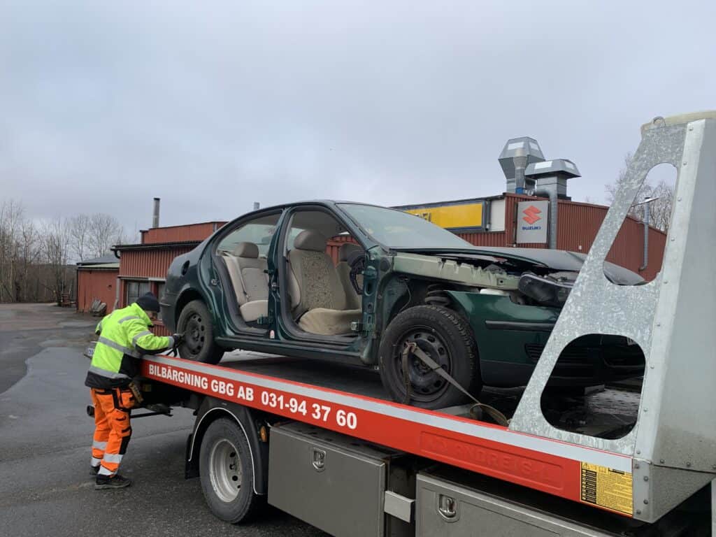 Skrotbil i Partille hämtas för återvinning och ersättning nära Göteborg
