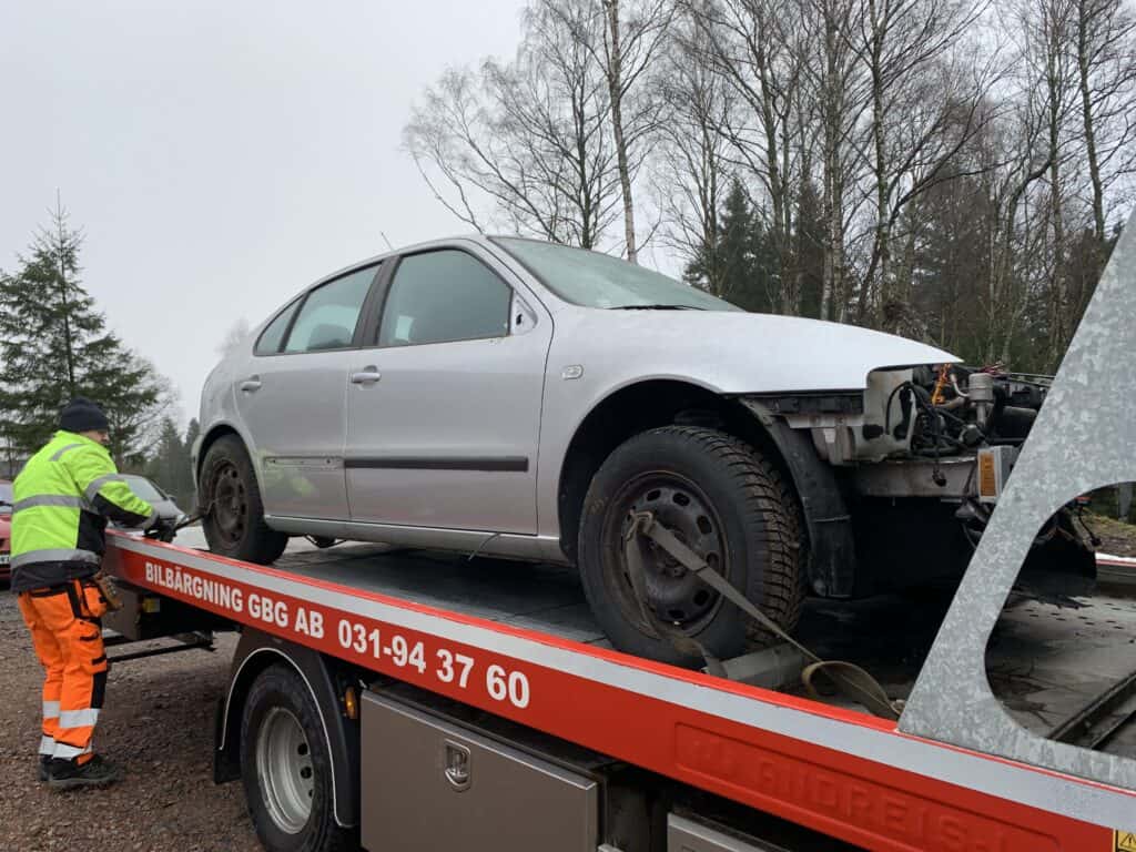 Skrotbil på Tjörn hämtas och återvinns miljövänligt som farligt avfall