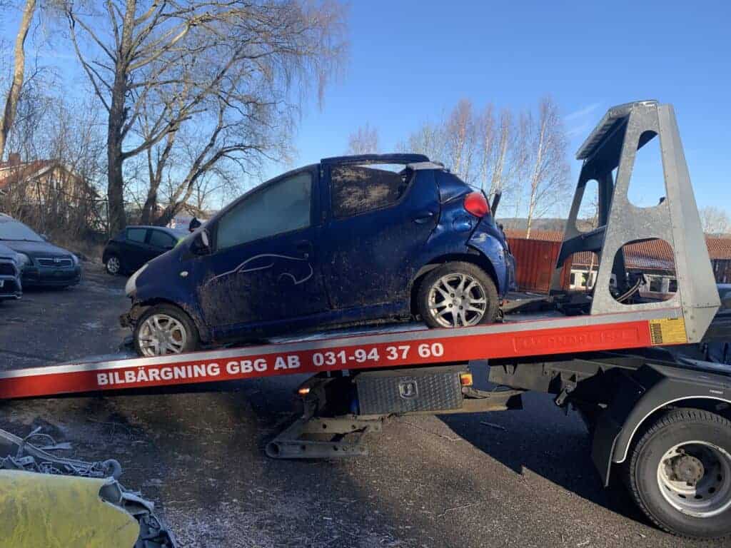 Skrotbil i Uddevalla hämtas och demonteras miljövänligt med ersättning