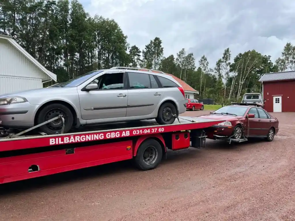 Äldre bil i Göteborg bedöms för skrotning utifrån skick, värde och framtida reparationskostnader