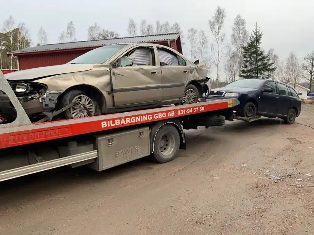 Skrotbil i Göteborg förbereds för hämtning, värdering och miljövänlig återvinning