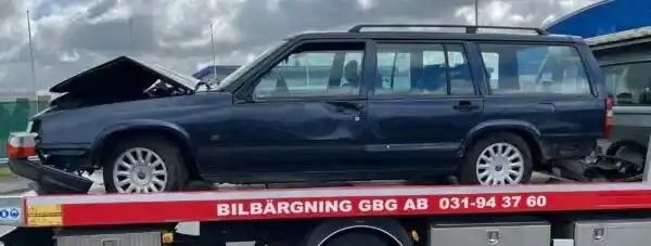 Demontering av skrotbil där metaller sorteras i rena fraktioner inför transport till smältverk