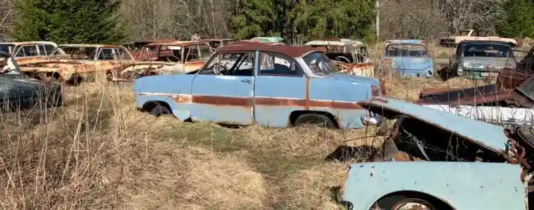 Trasig bil som inte startar på uppfart i Göteborg och behöver hanteras eller transporteras bort.